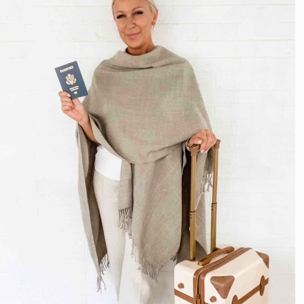 Mersea Classic Travel Wrap in Driftwood